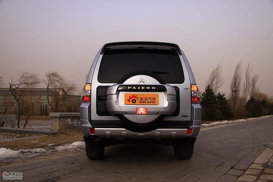 进口三菱帕杰罗外观实拍图