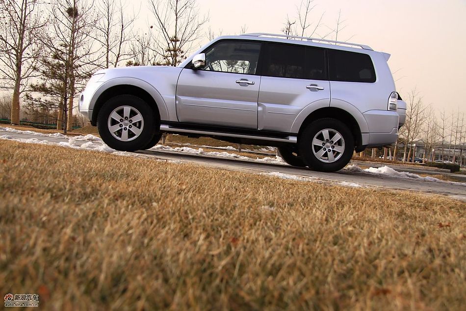 进口三菱帕杰罗外观实拍图