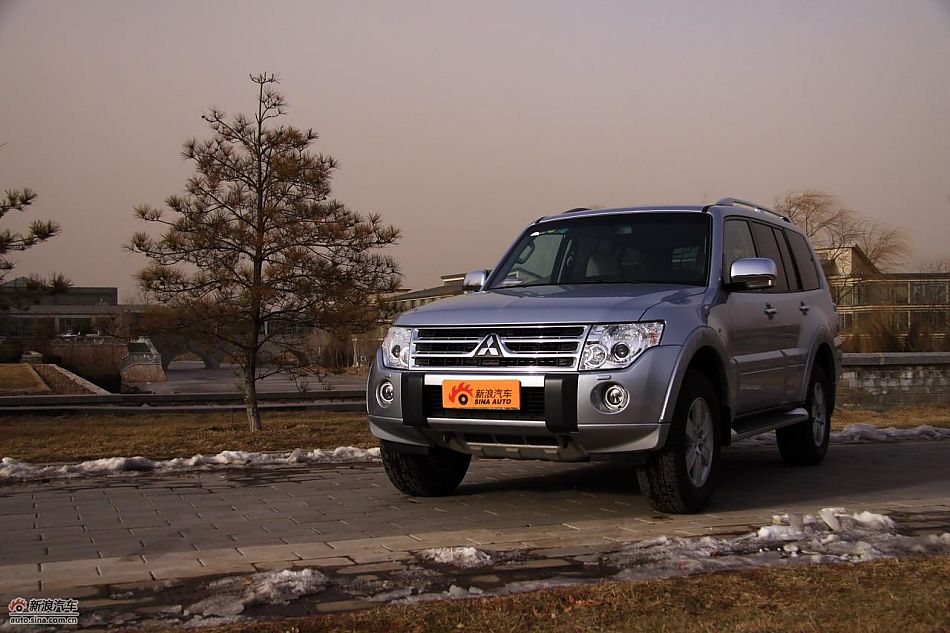 进口三菱帕杰罗外观实拍图