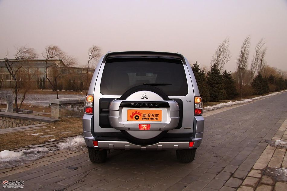 进口三菱帕杰罗外观实拍图