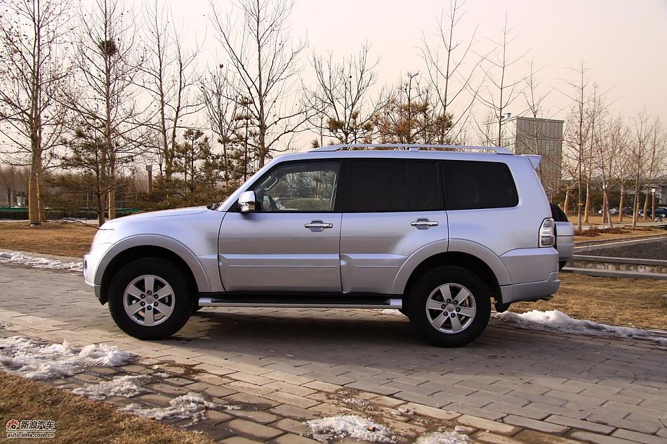 进口三菱帕杰罗外观实拍图