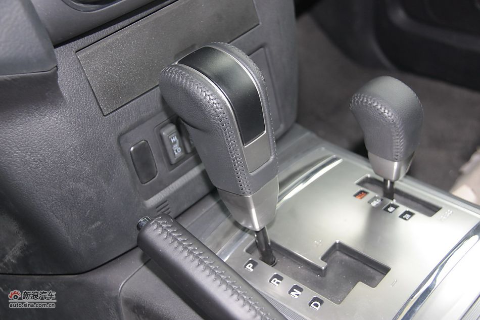 2012款帕杰罗3.0L自动精英版