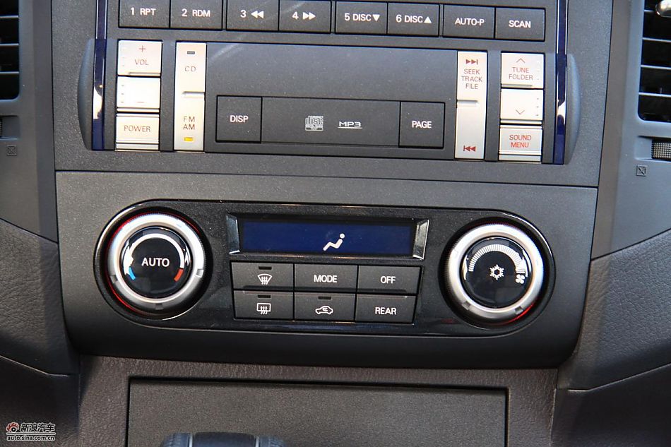 进口三菱帕杰罗内饰实拍图