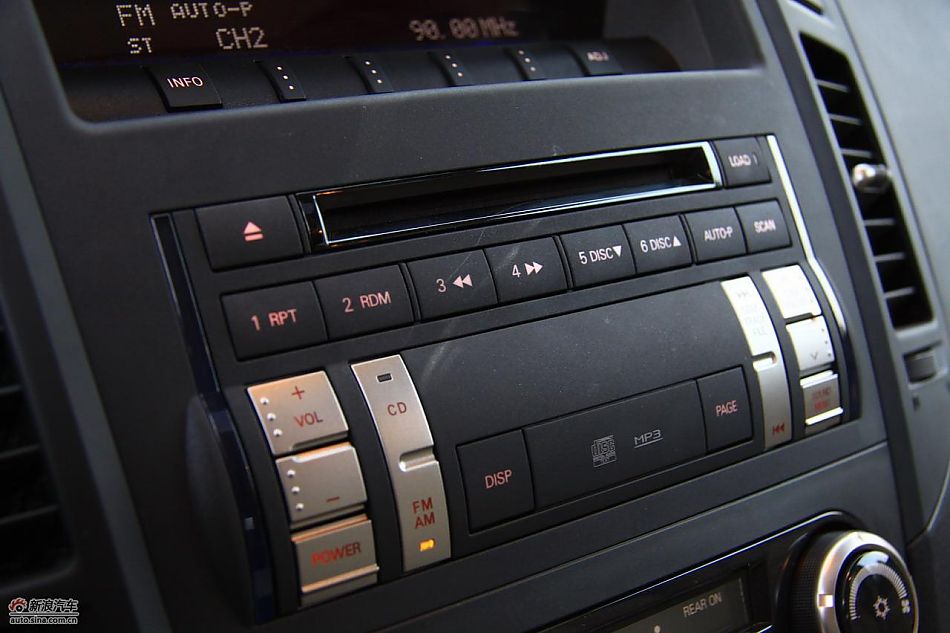 进口三菱帕杰罗内饰实拍图