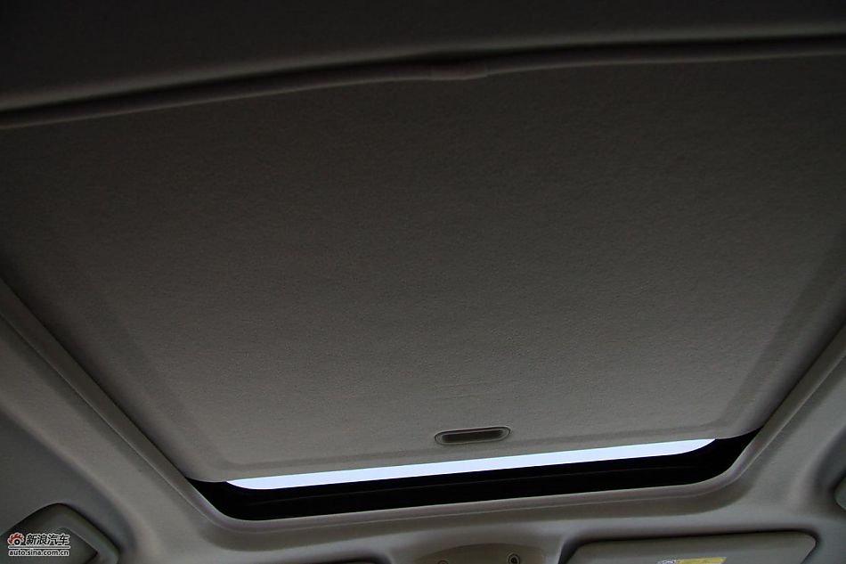 进口三菱帕杰罗内饰实拍图