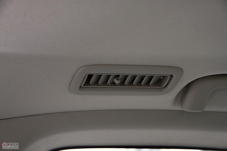 进口三菱帕杰罗内饰实拍图