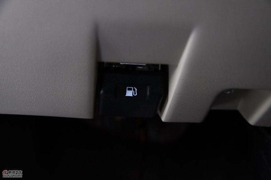 进口三菱帕杰罗内饰实拍图