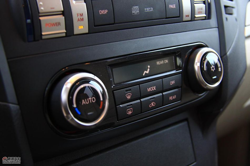 进口三菱帕杰罗内饰实拍图