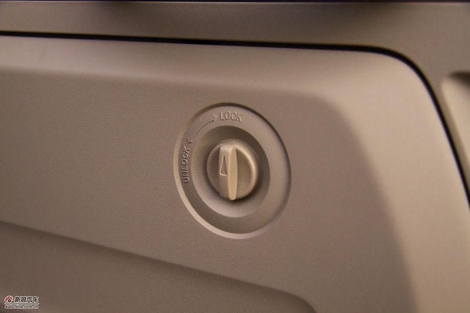 进口三菱帕杰罗内饰实拍图