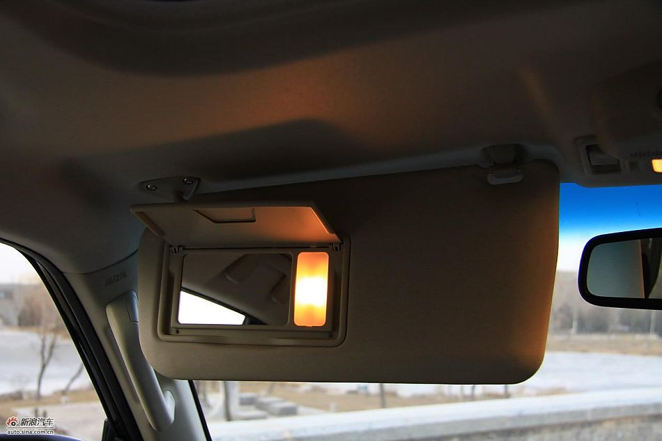 进口三菱帕杰罗内饰实拍图