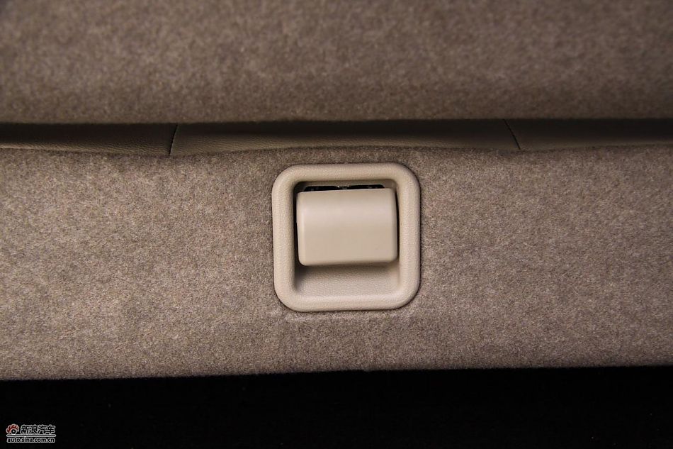 进口三菱帕杰罗内饰实拍图