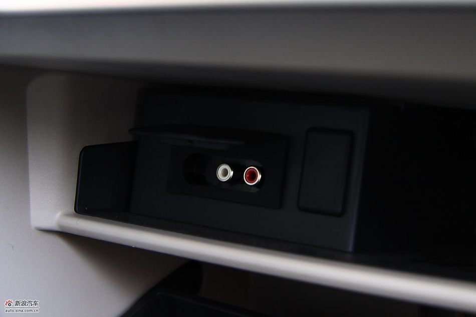 进口三菱帕杰罗内饰实拍图