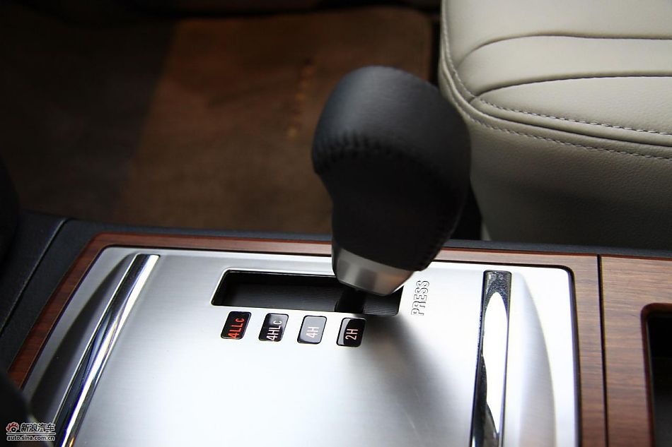 进口三菱帕杰罗内饰实拍图