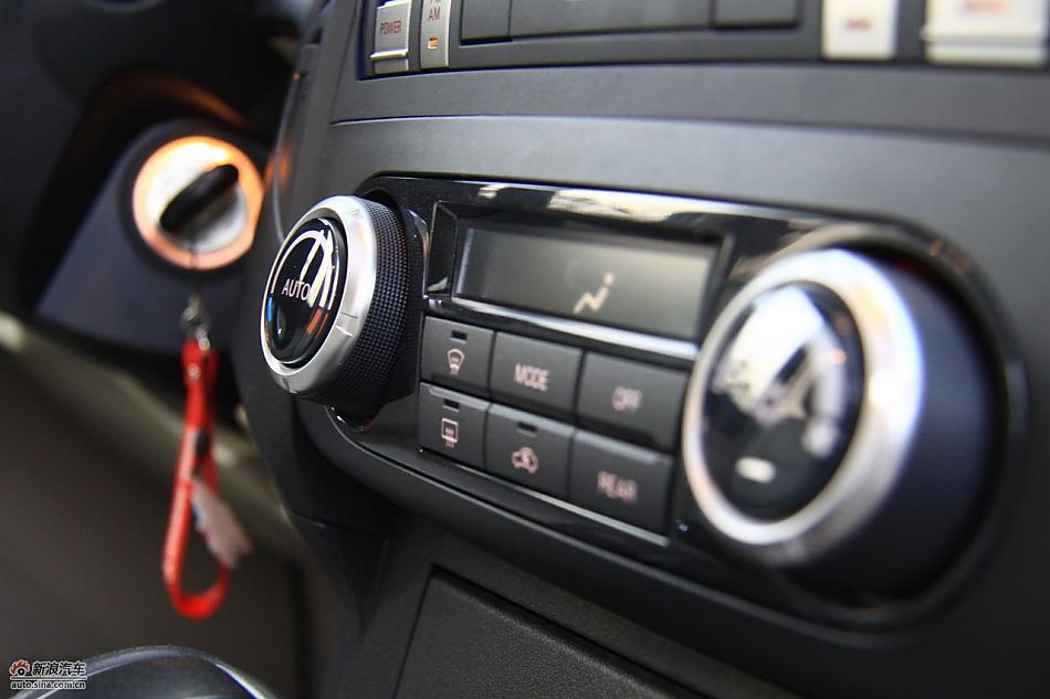 进口三菱帕杰罗内饰实拍图