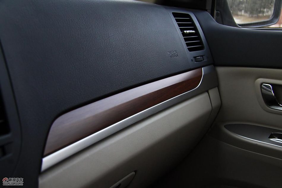 进口三菱帕杰罗内饰实拍图