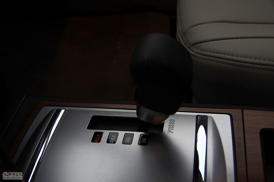 进口三菱帕杰罗内饰实拍图