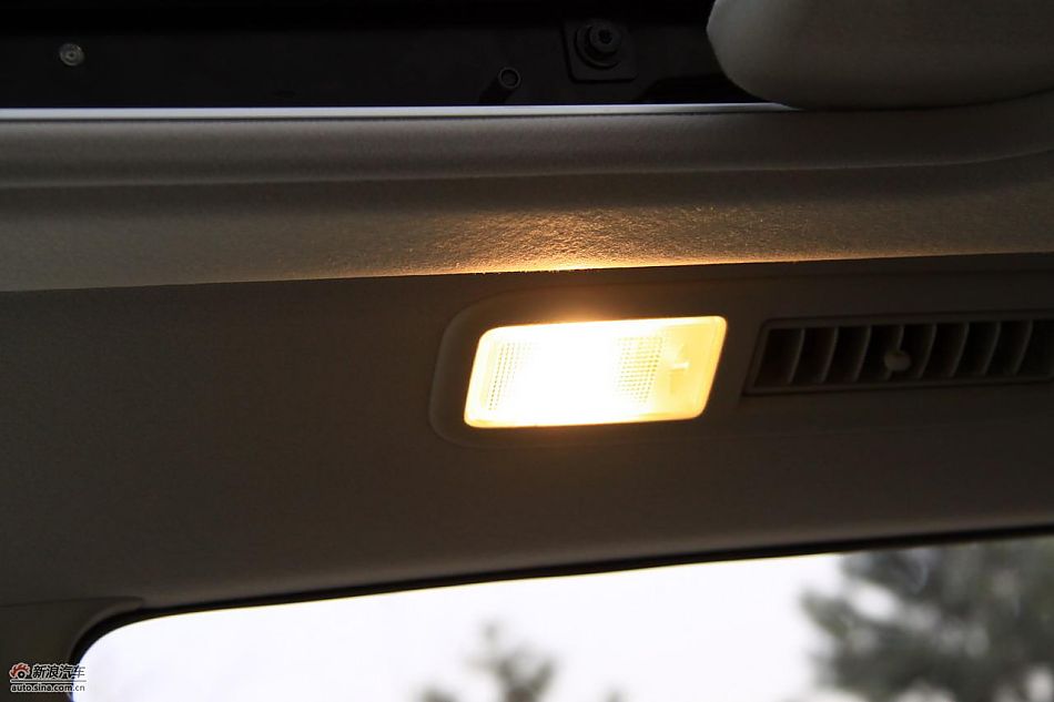 进口三菱帕杰罗内饰实拍图