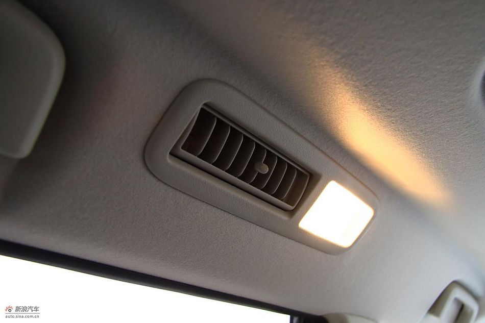 进口三菱帕杰罗内饰实拍图