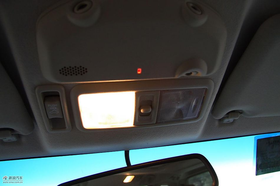 进口三菱帕杰罗内饰实拍图
