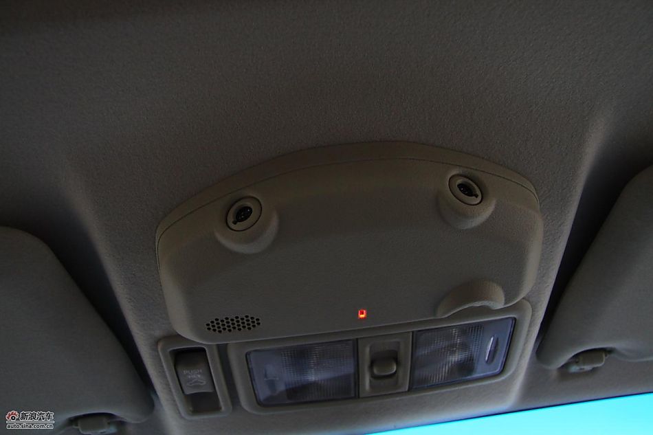 进口三菱帕杰罗内饰实拍图