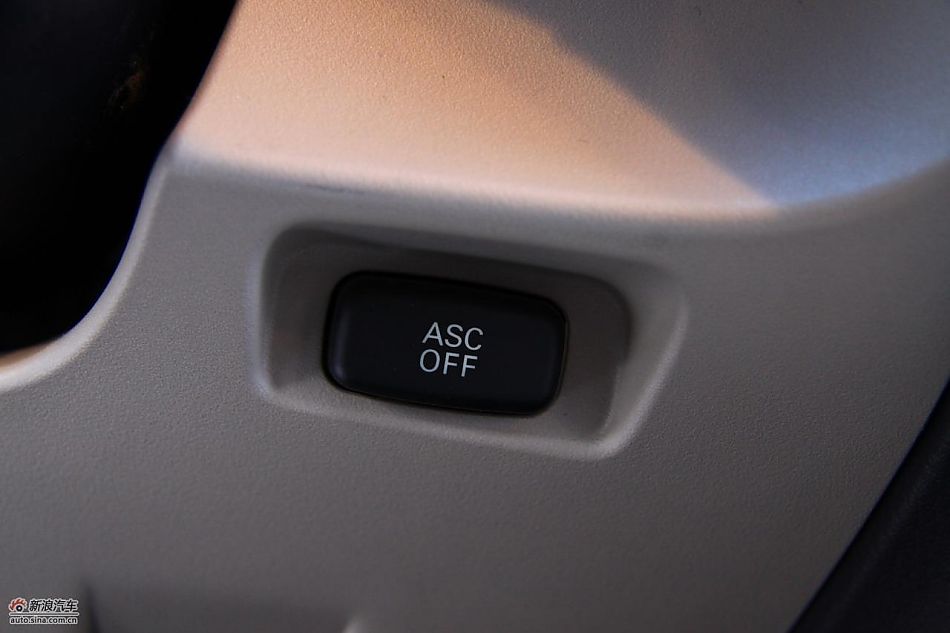 进口三菱帕杰罗内饰实拍图