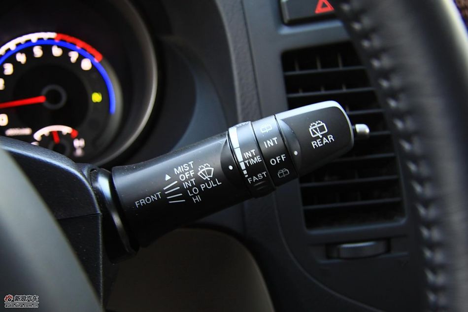 进口三菱帕杰罗内饰实拍图