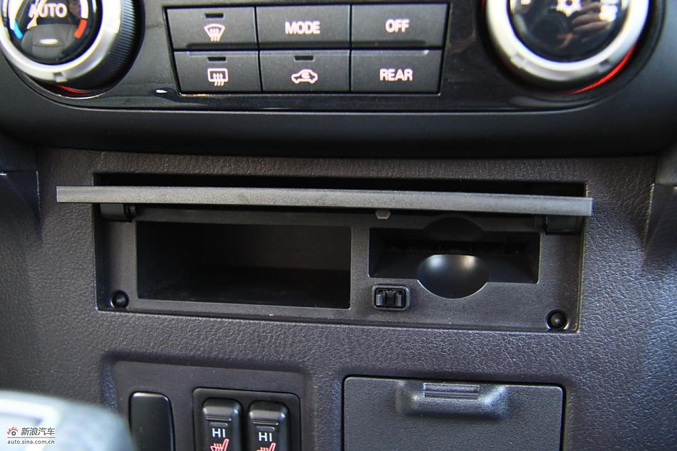 进口三菱帕杰罗内饰实拍图