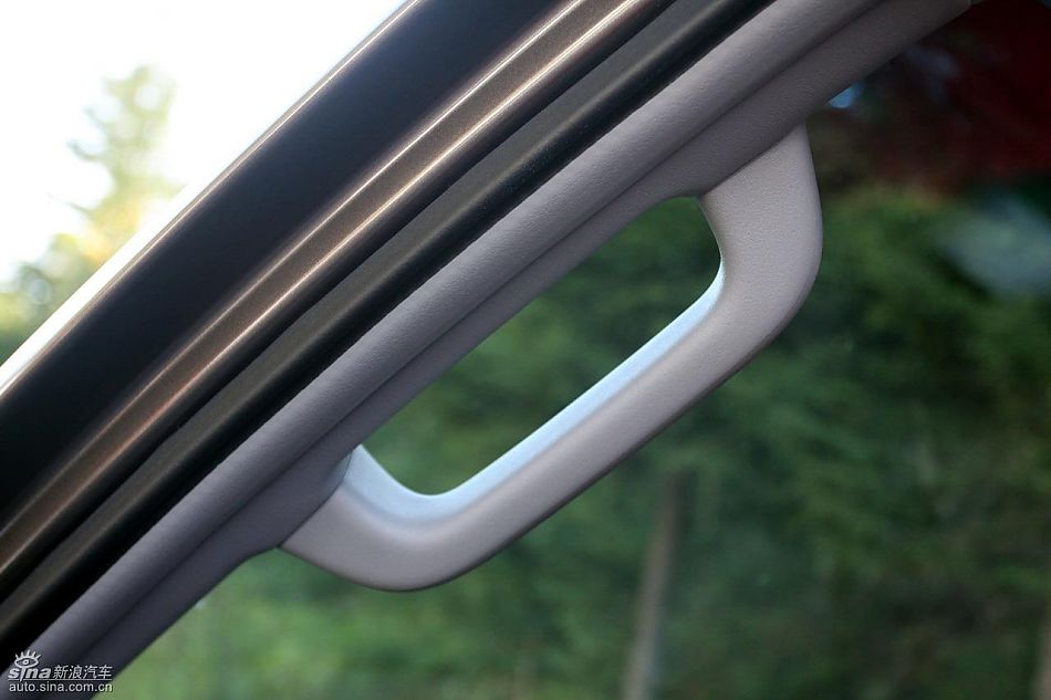 2010款三菱帕杰罗3.0豪华版内饰