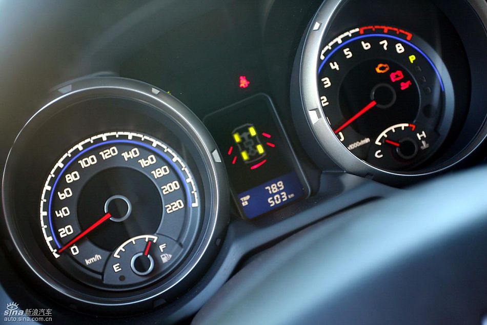 2010款三菱帕杰罗3.0豪华版内饰