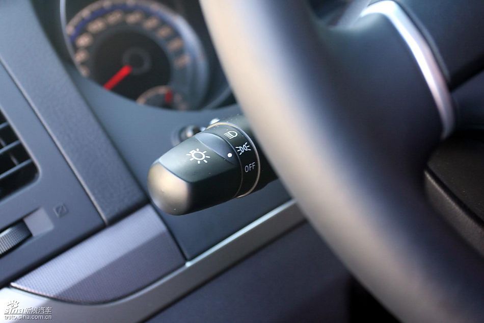 2010款三菱帕杰罗3.0豪华版内饰