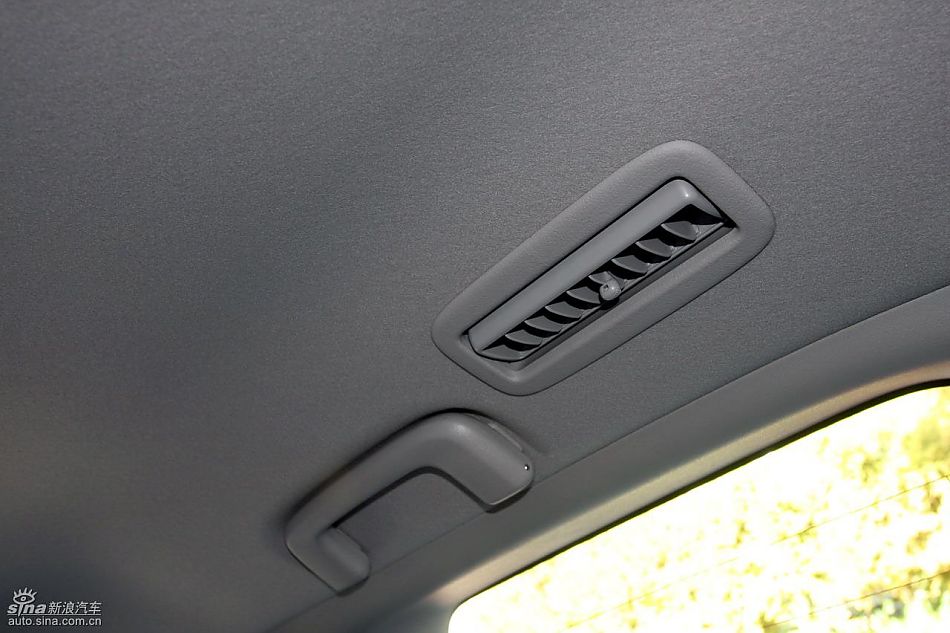 2010款三菱帕杰罗3.0豪华版内饰