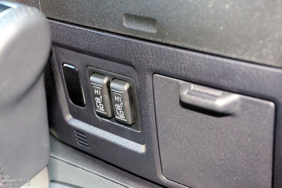 2010款三菱帕杰罗3.0豪华版内饰