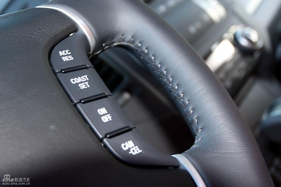 2010款三菱帕杰罗3.0豪华版内饰