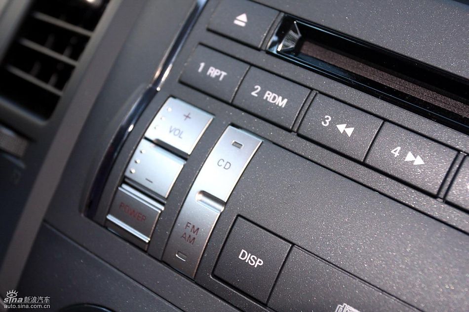 2010款三菱帕杰罗3.0豪华版内饰