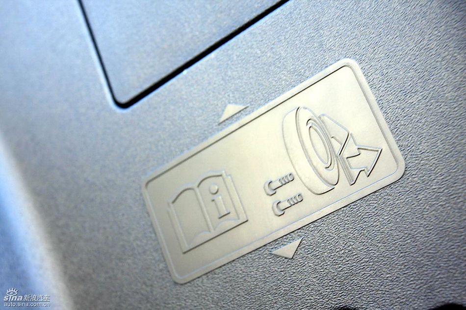 2010款三菱帕杰罗3.0豪华版内饰