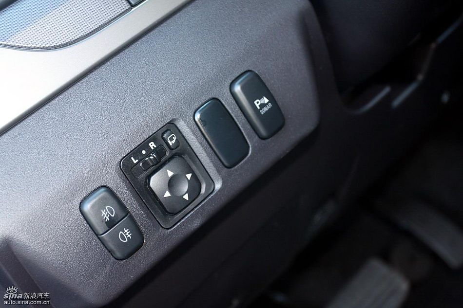 2010款三菱帕杰罗3.0豪华版内饰