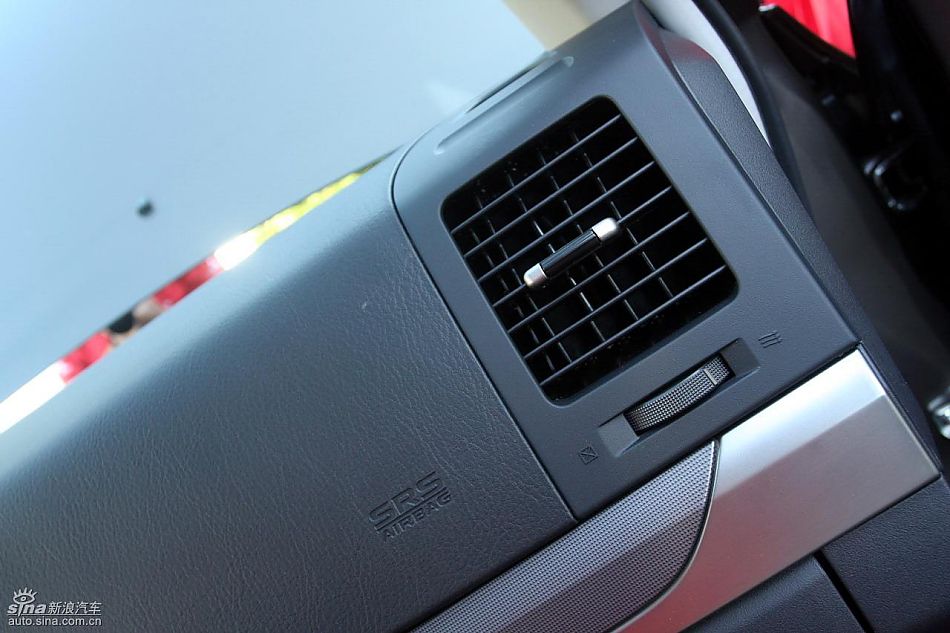 2010款三菱帕杰罗3.0豪华版内饰