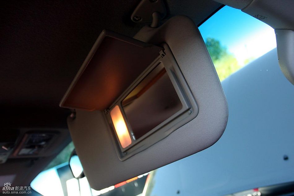 2010款三菱帕杰罗3.0豪华版内饰