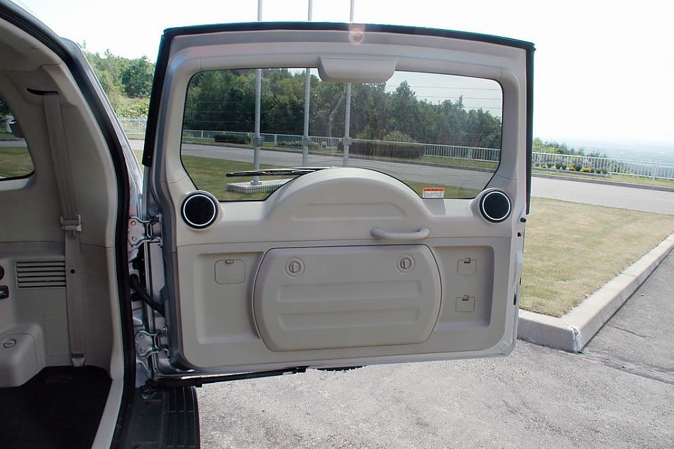 新浪试驾全新PAJERO