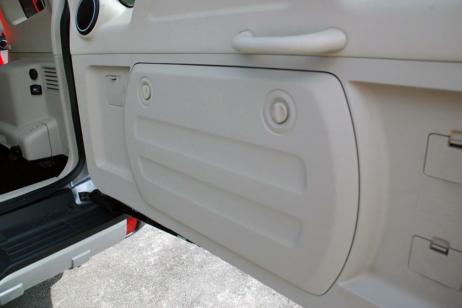 新浪试驾全新PAJERO