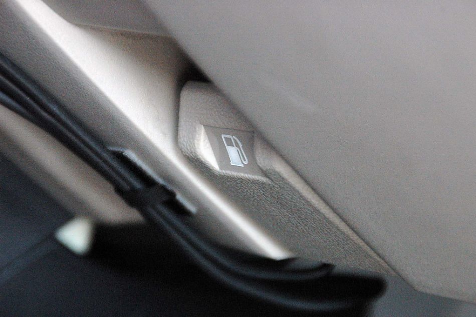 新浪试驾全新PAJERO