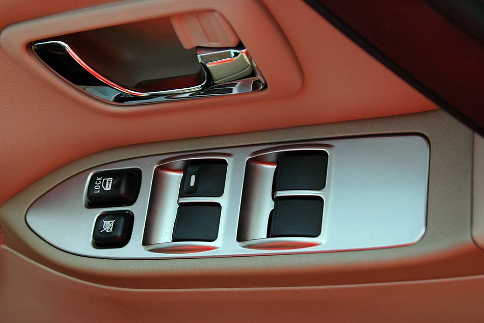 新浪试驾全新PAJERO