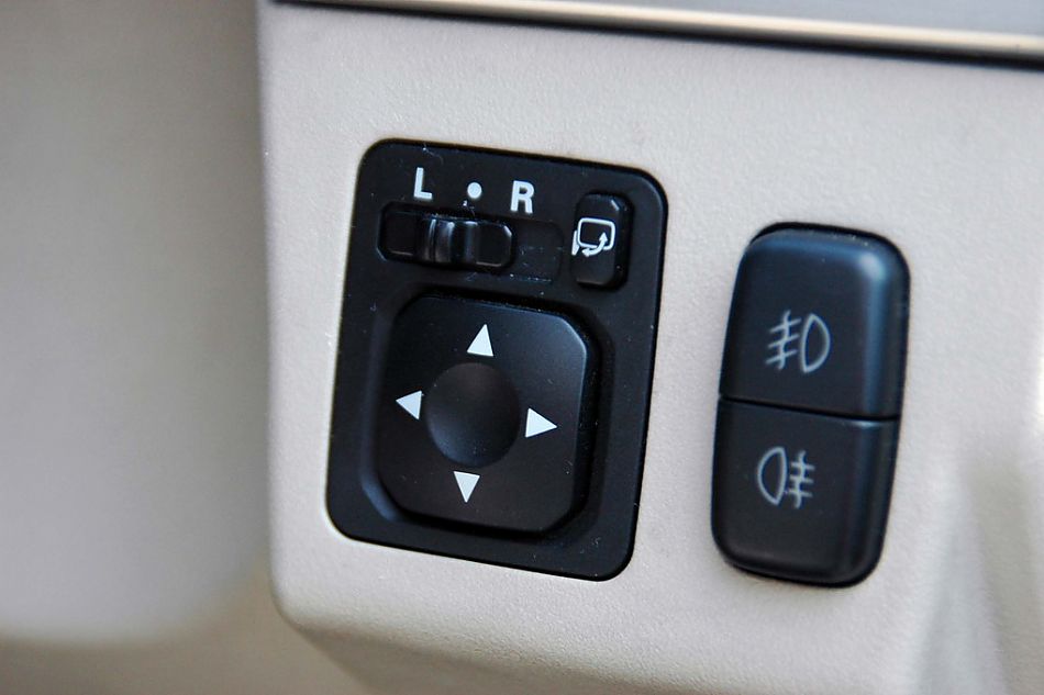 新浪试驾全新PAJERO