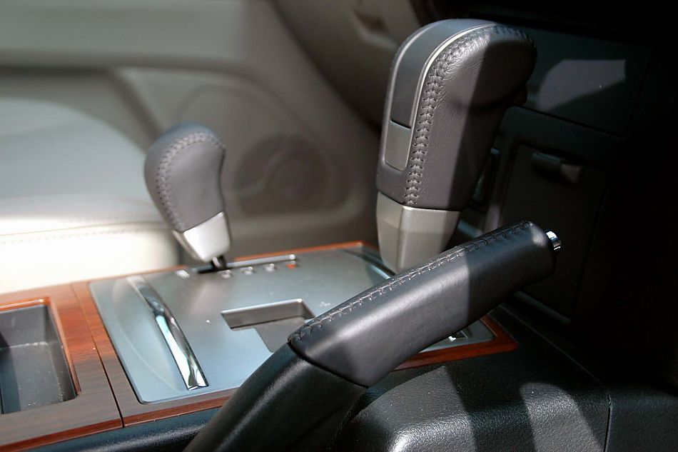 新浪试驾全新PAJERO