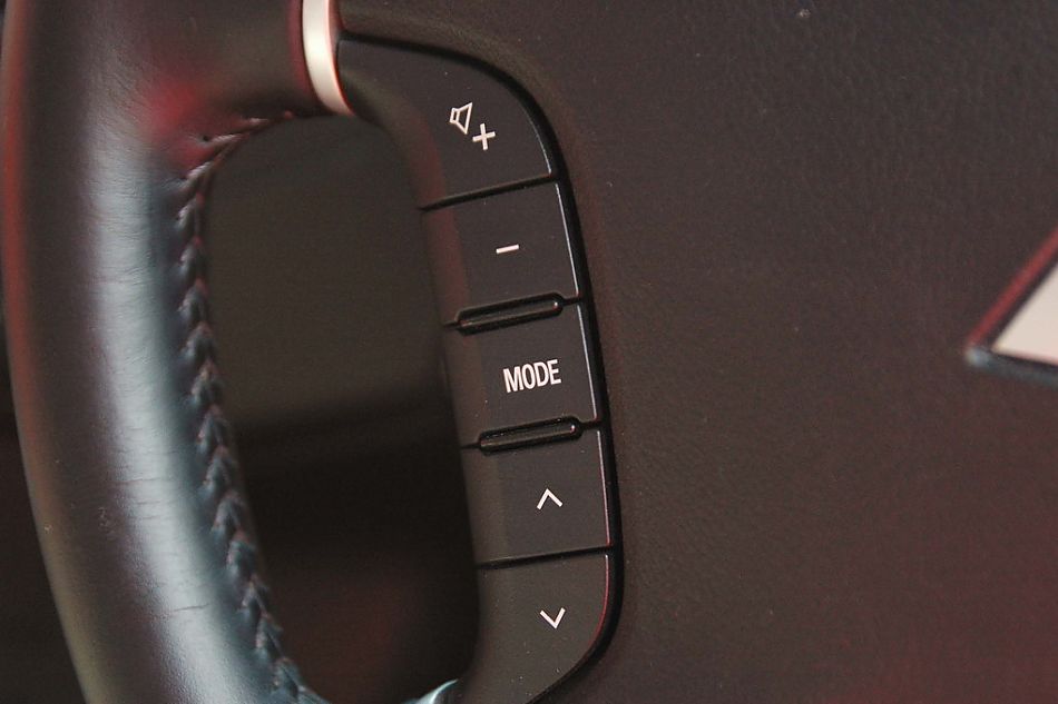 新浪试驾全新PAJERO