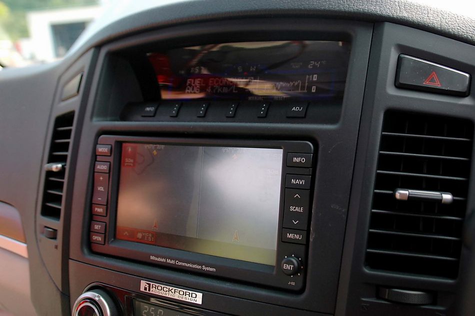 新浪试驾全新PAJERO