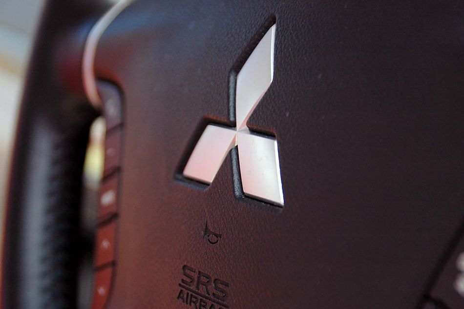 新浪试驾全新PAJERO