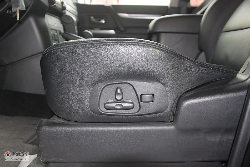 2012款帕杰罗3.0L自动精英版