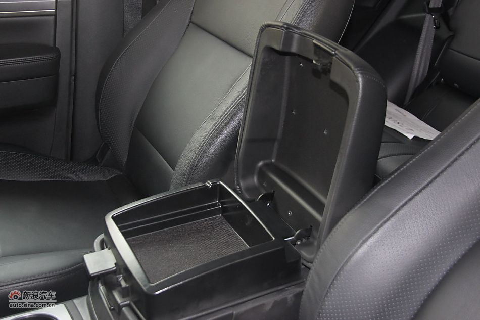 2012款帕杰罗3.0L自动精英版