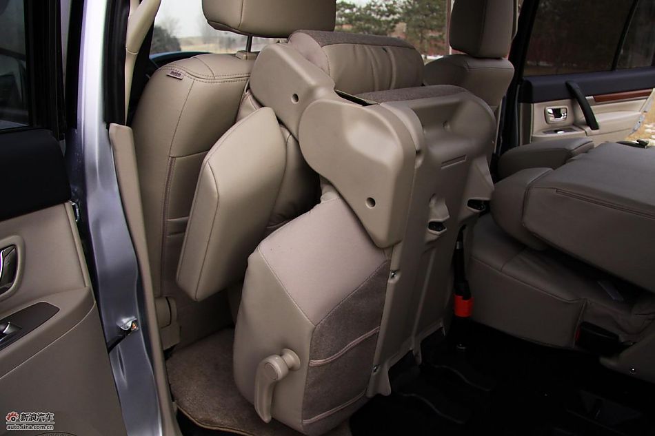 进口三菱帕杰罗内饰实拍图